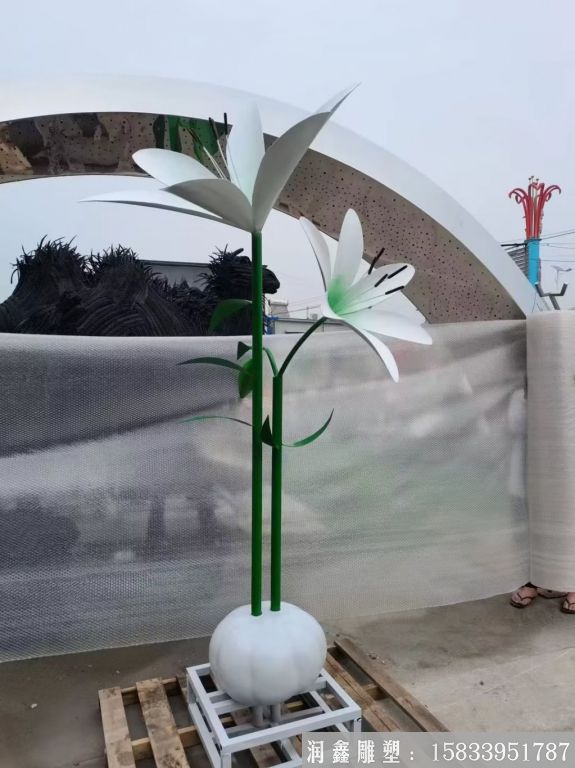 不銹鋼百合花雕塑，仿真花朵雕塑